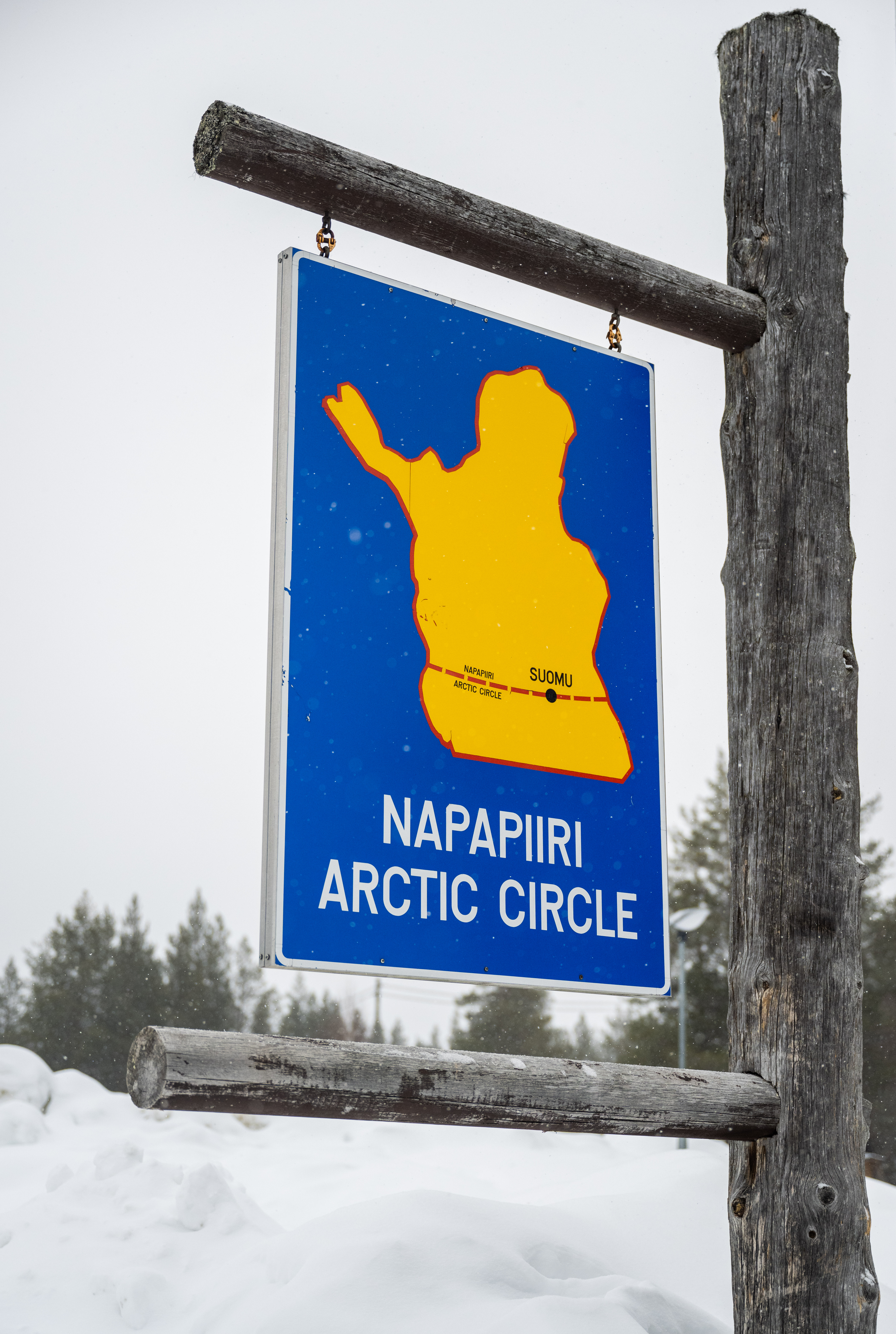 Arctic Circle sign at Suomu in a snowy landscape